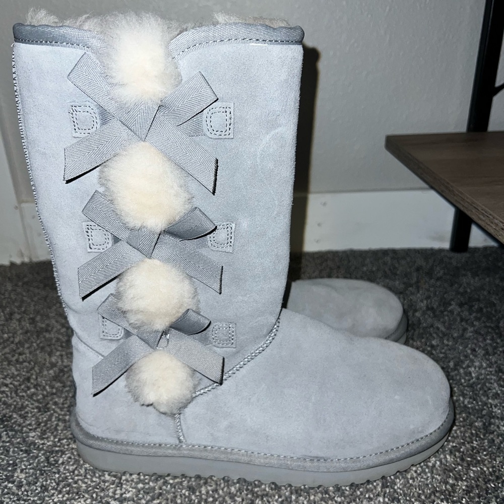 Koolaburra Gray Winter Boots with Cream Accents